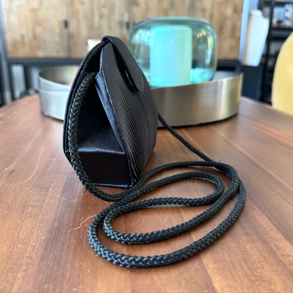 Bijoux Terner Black Clamshell Evening Bag - Picture 3 of 9